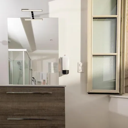 L'auberge Des Artistes 2*