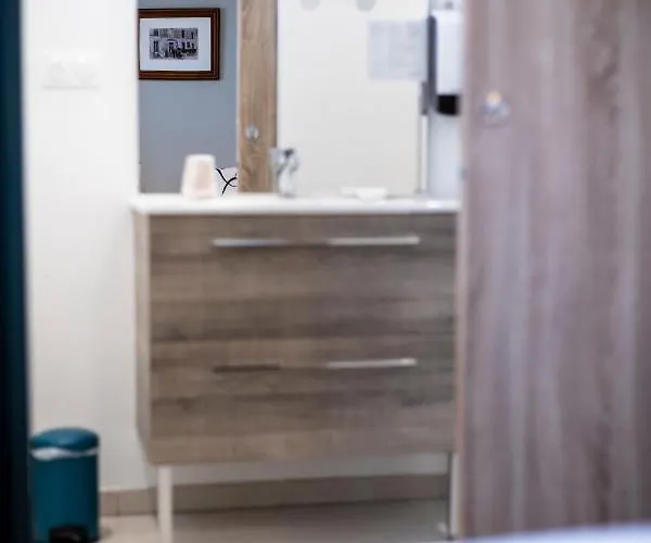 Hotel L'auberge Des Artistes 2*